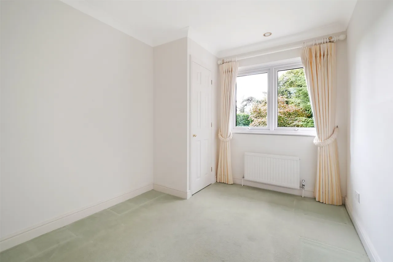 Glenheadon Close, Leatherhead, KT22, photo 21