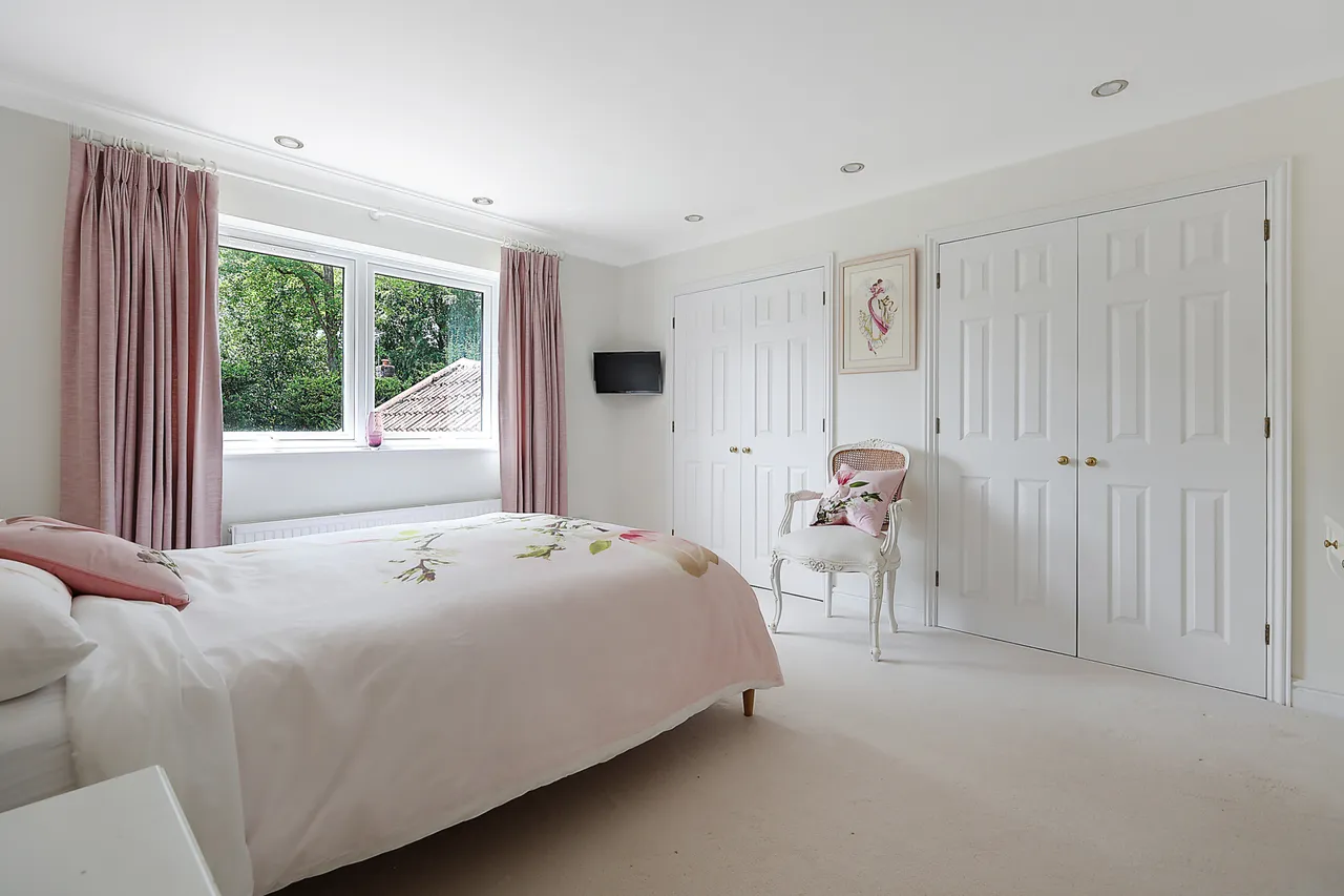 Glenheadon Close, Leatherhead, KT22, photo 16