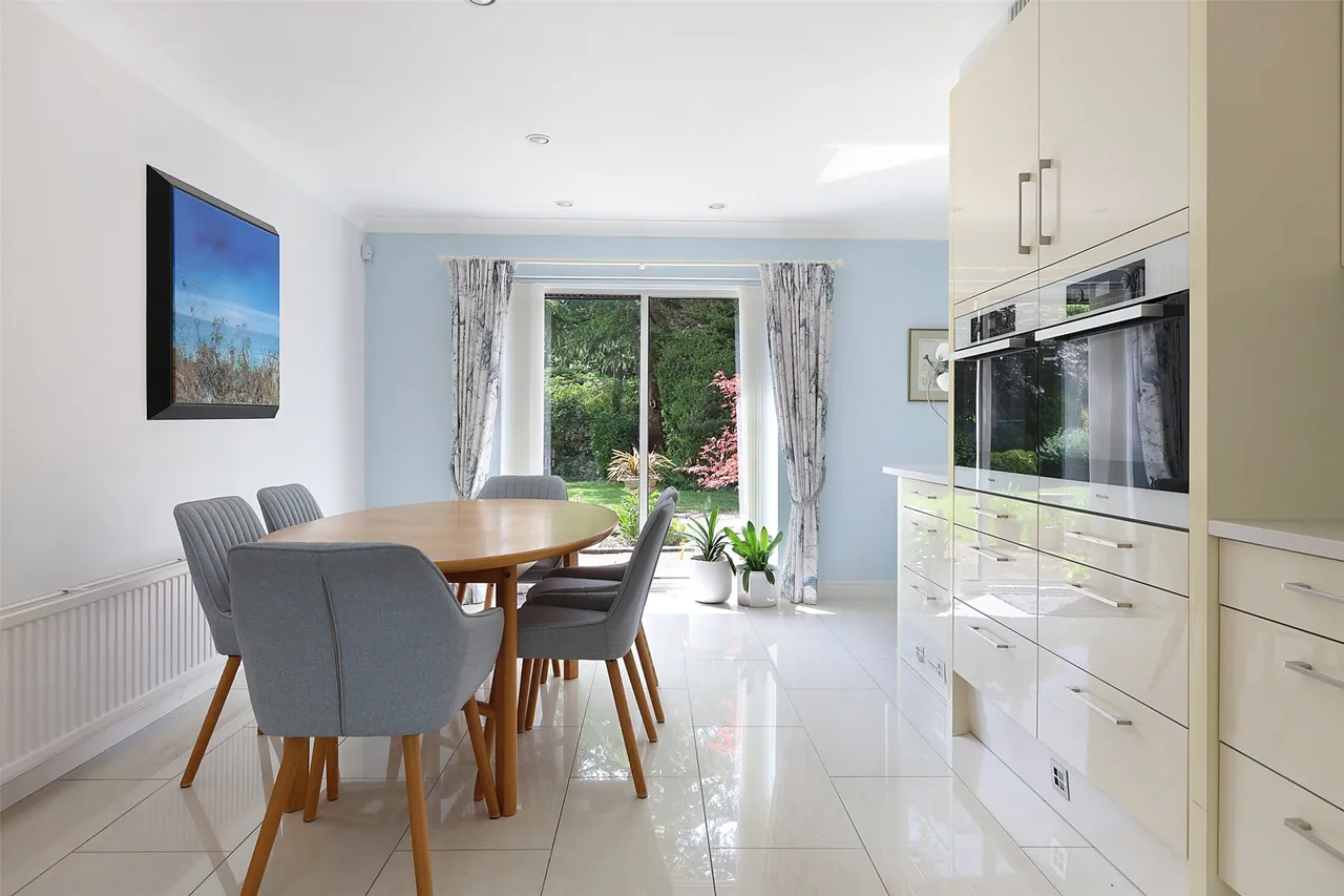 Glenheadon Close, Leatherhead, KT22, photo 4