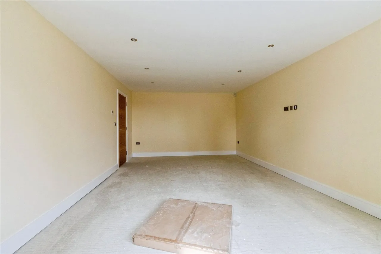 Manor Court, Horbury, Wakefield, WF4, photo 10