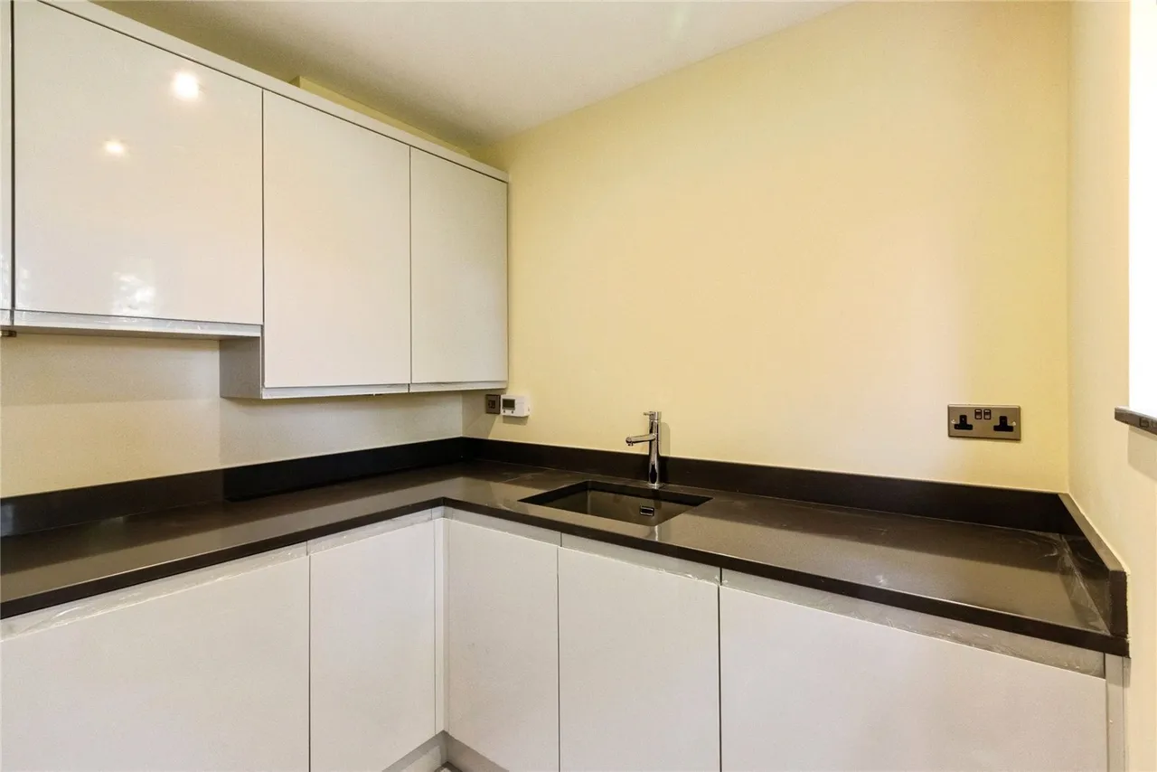Manor Court, Horbury, Wakefield, WF4, photo 7