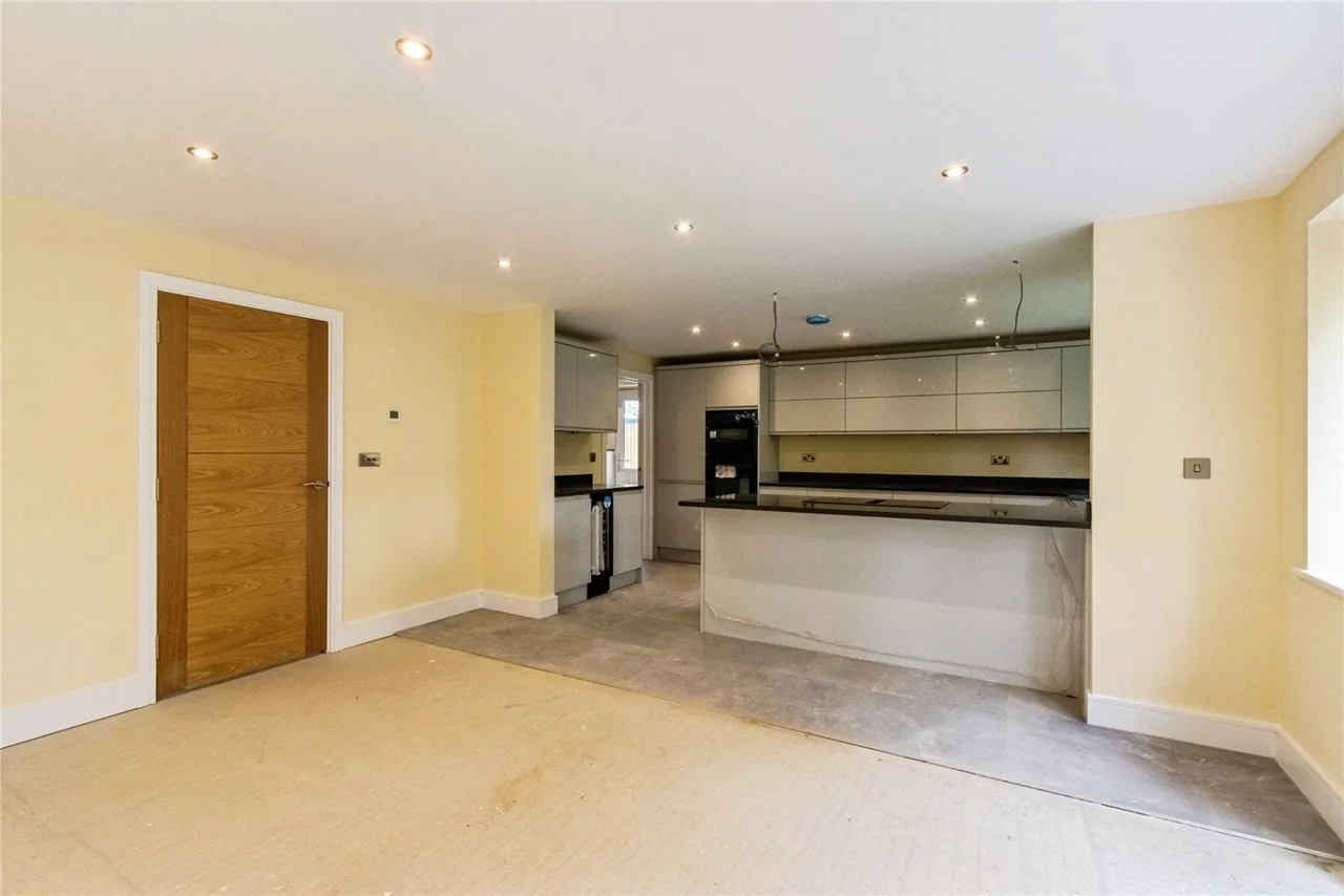 Manor Court, Horbury, Wakefield, WF4, photo 9