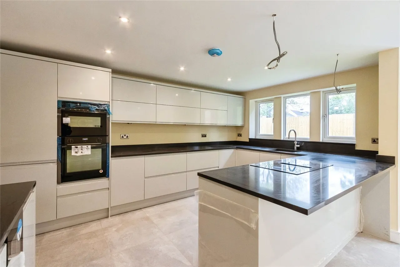 Manor Court, Horbury, Wakefield, WF4, photo 8