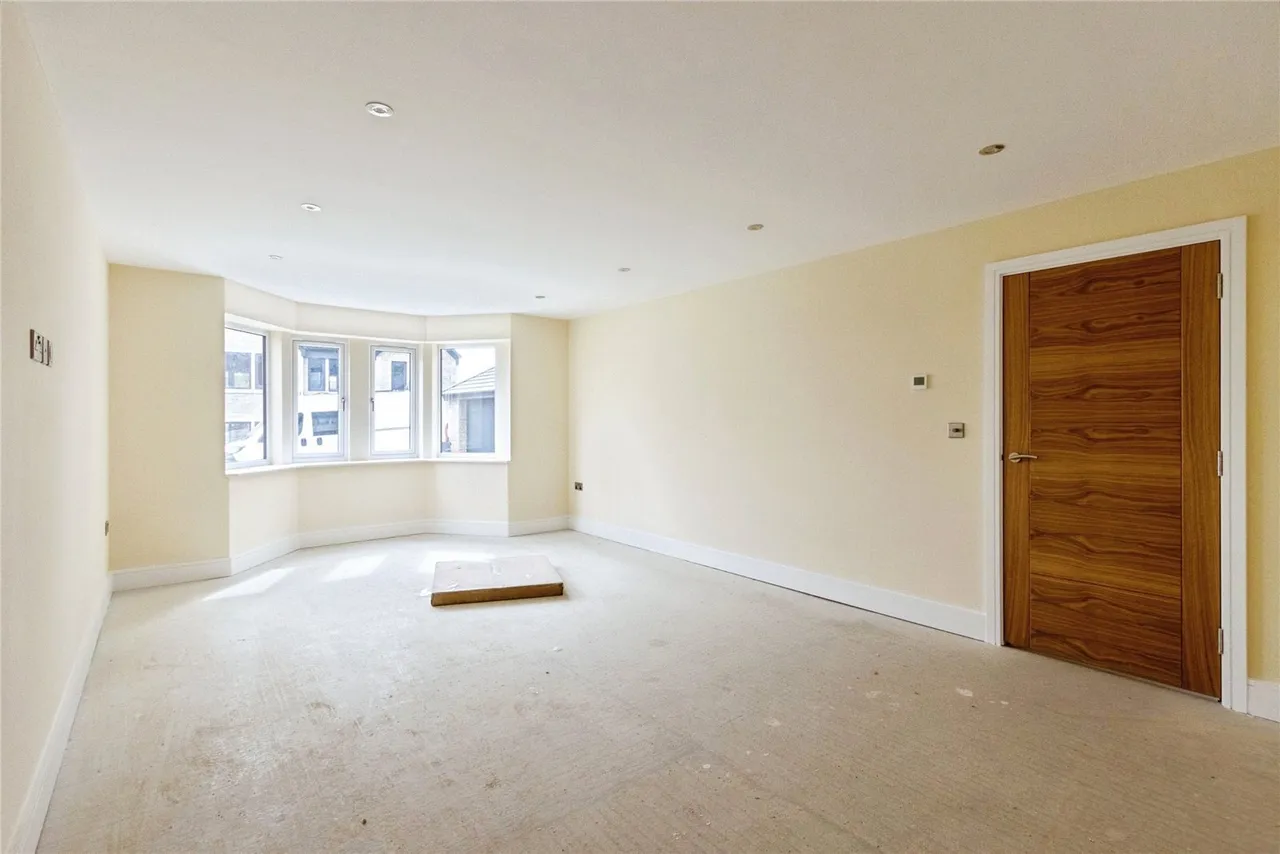 Manor Court, Horbury, Wakefield, WF4, photo 2