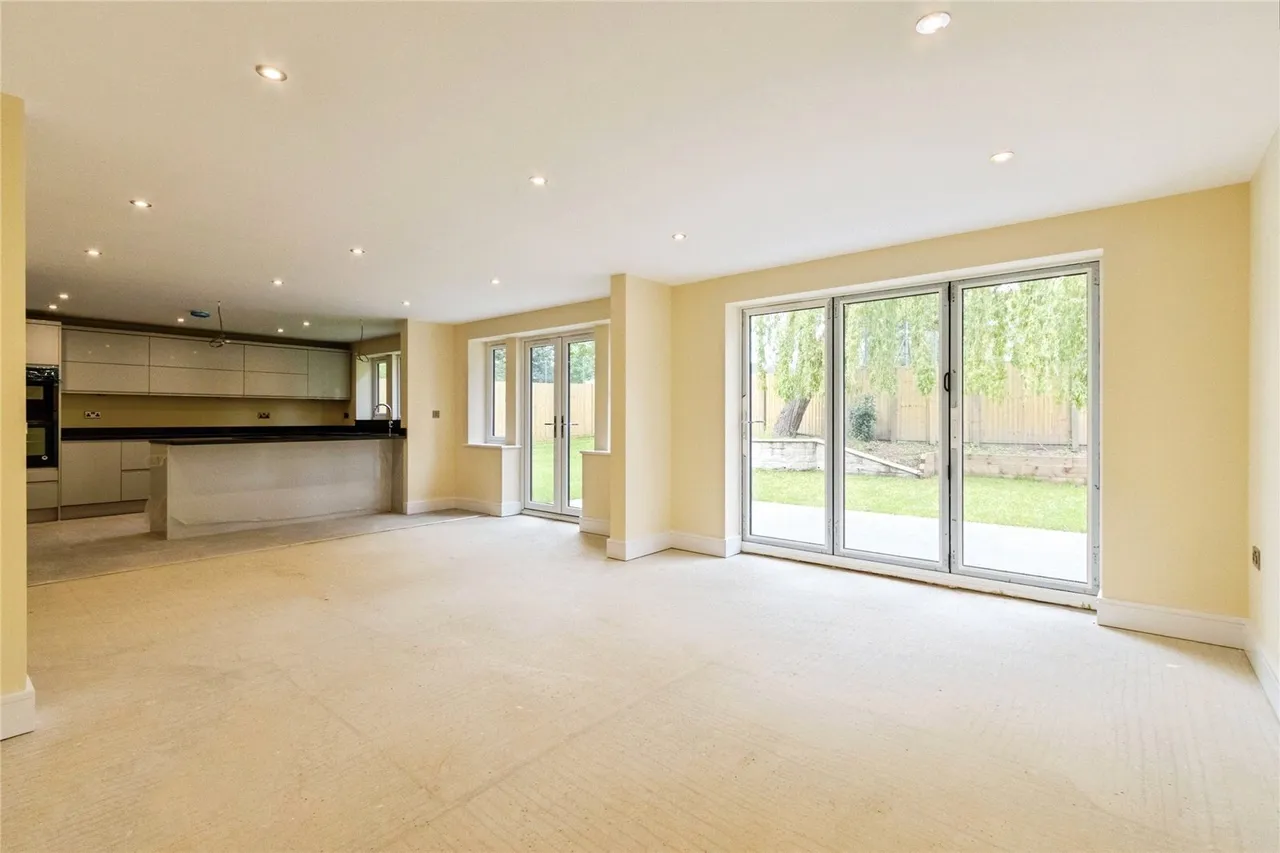 Manor Court, Horbury, Wakefield, WF4, photo 3