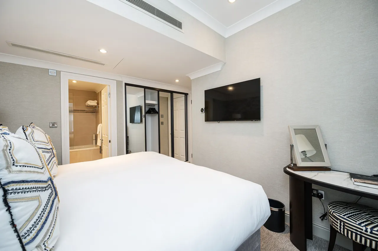 Superior Two Bedroom, Calico House, 42b Bow Lane, London, photo 8