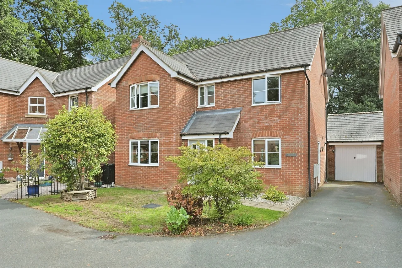 4 bed house for sale — Nelson Drive, Little Plumstead, Norwich