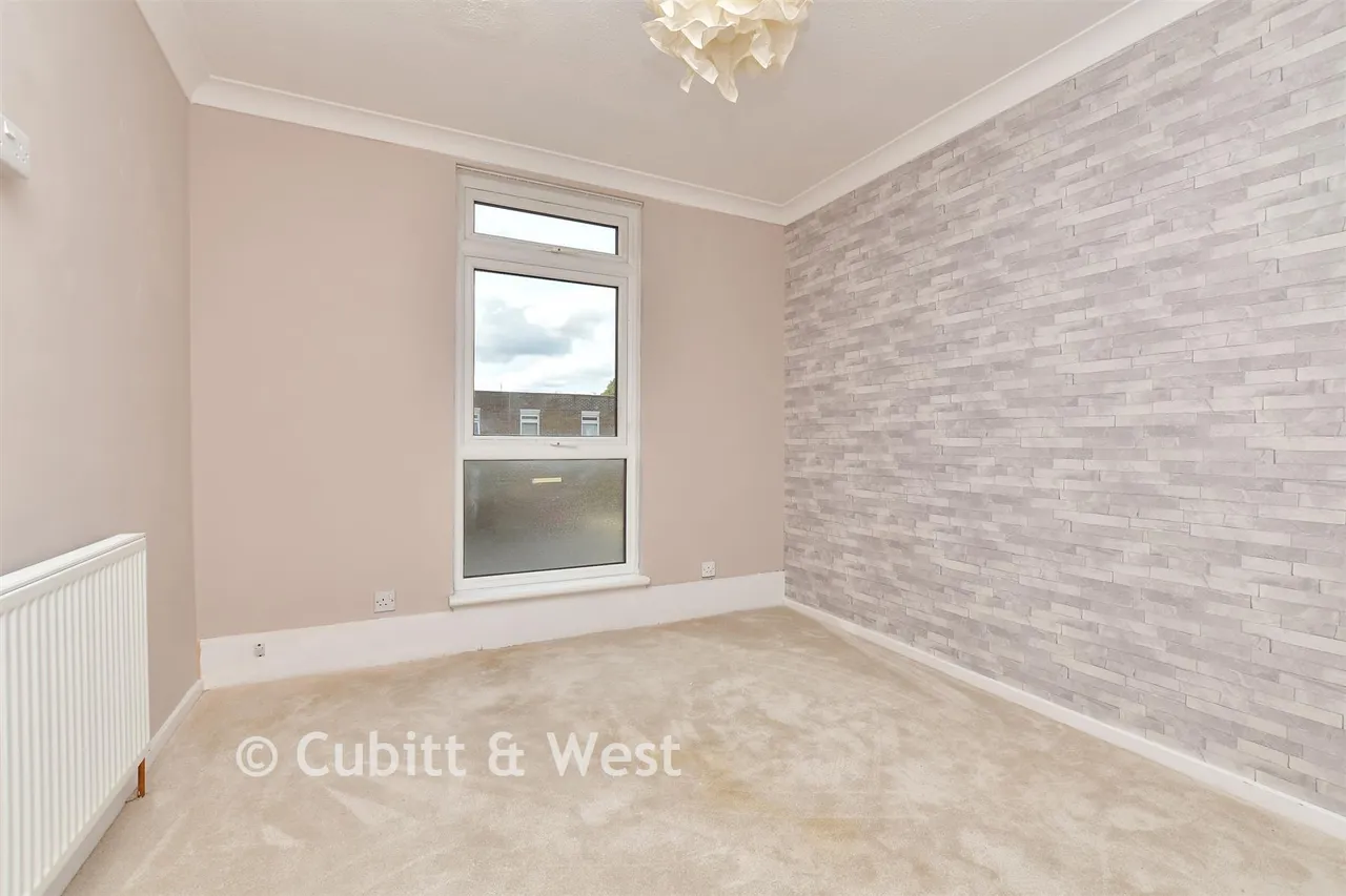Tipton Drive, Croydon, CR0, photo 13