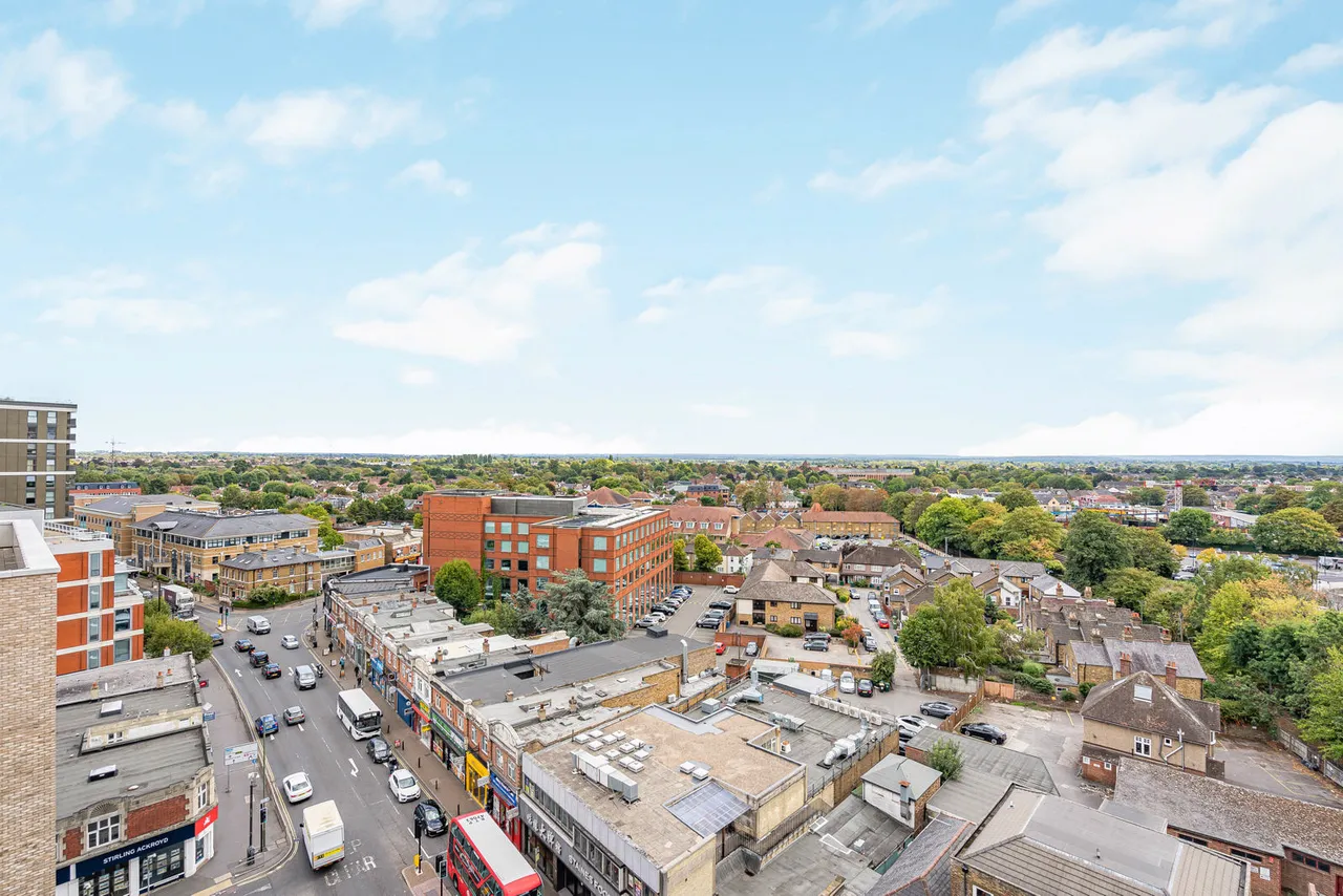 High Street, Staines-upon-Thames, TW18, photo 24