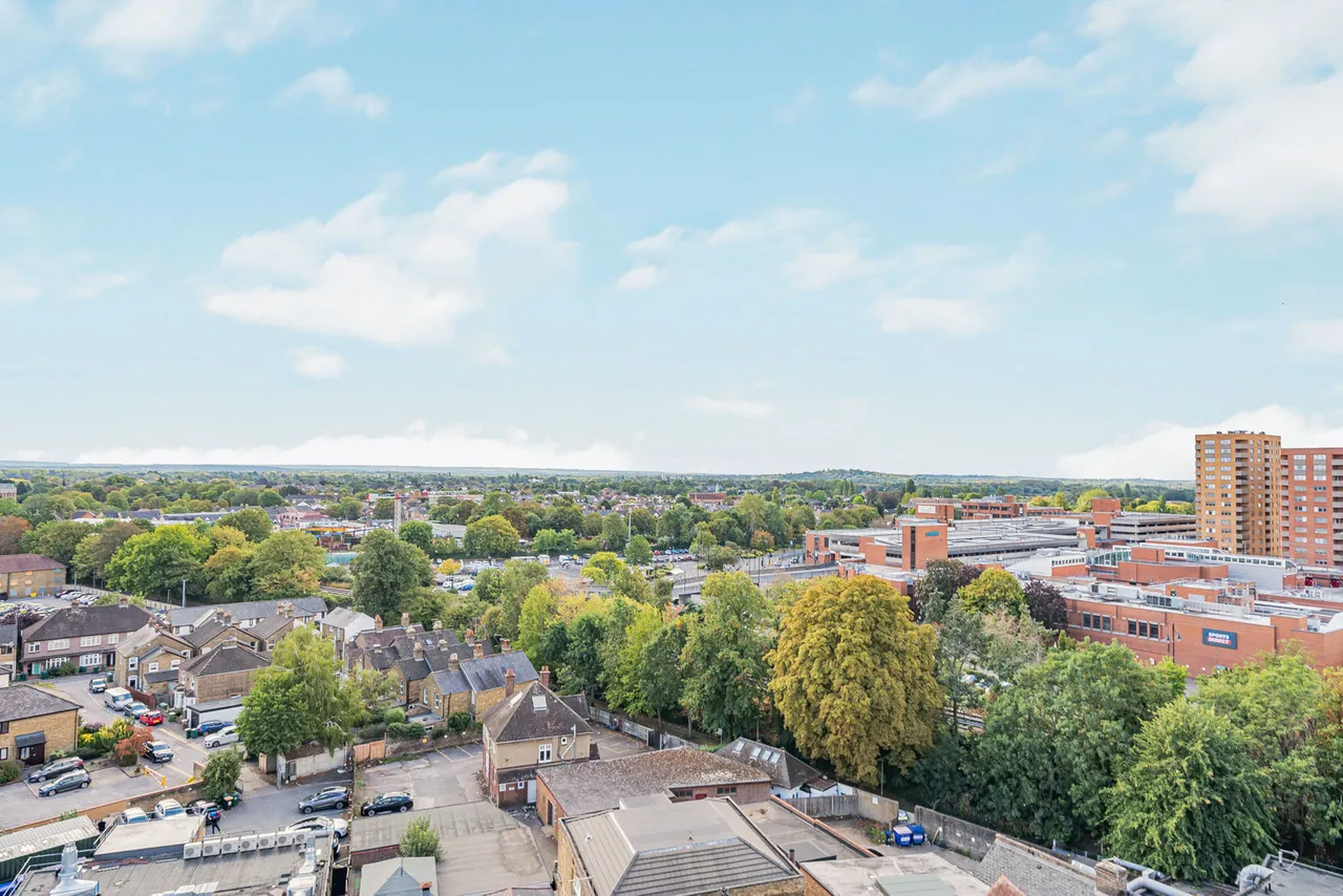 High Street, Staines-upon-Thames, TW18, photo 22