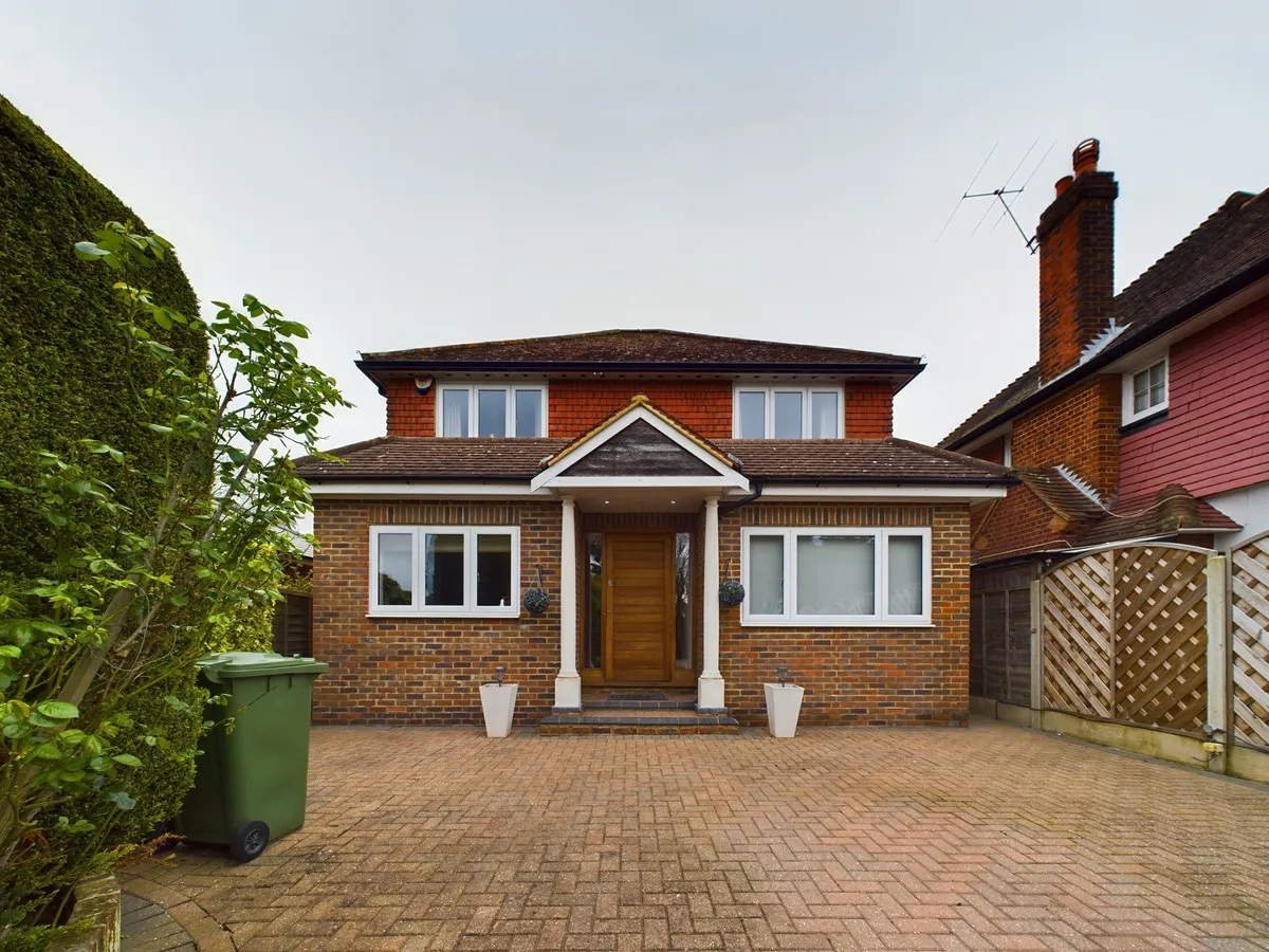 3 bed house for sale, Springfield Grove, Sunbury-on-thames, TW16