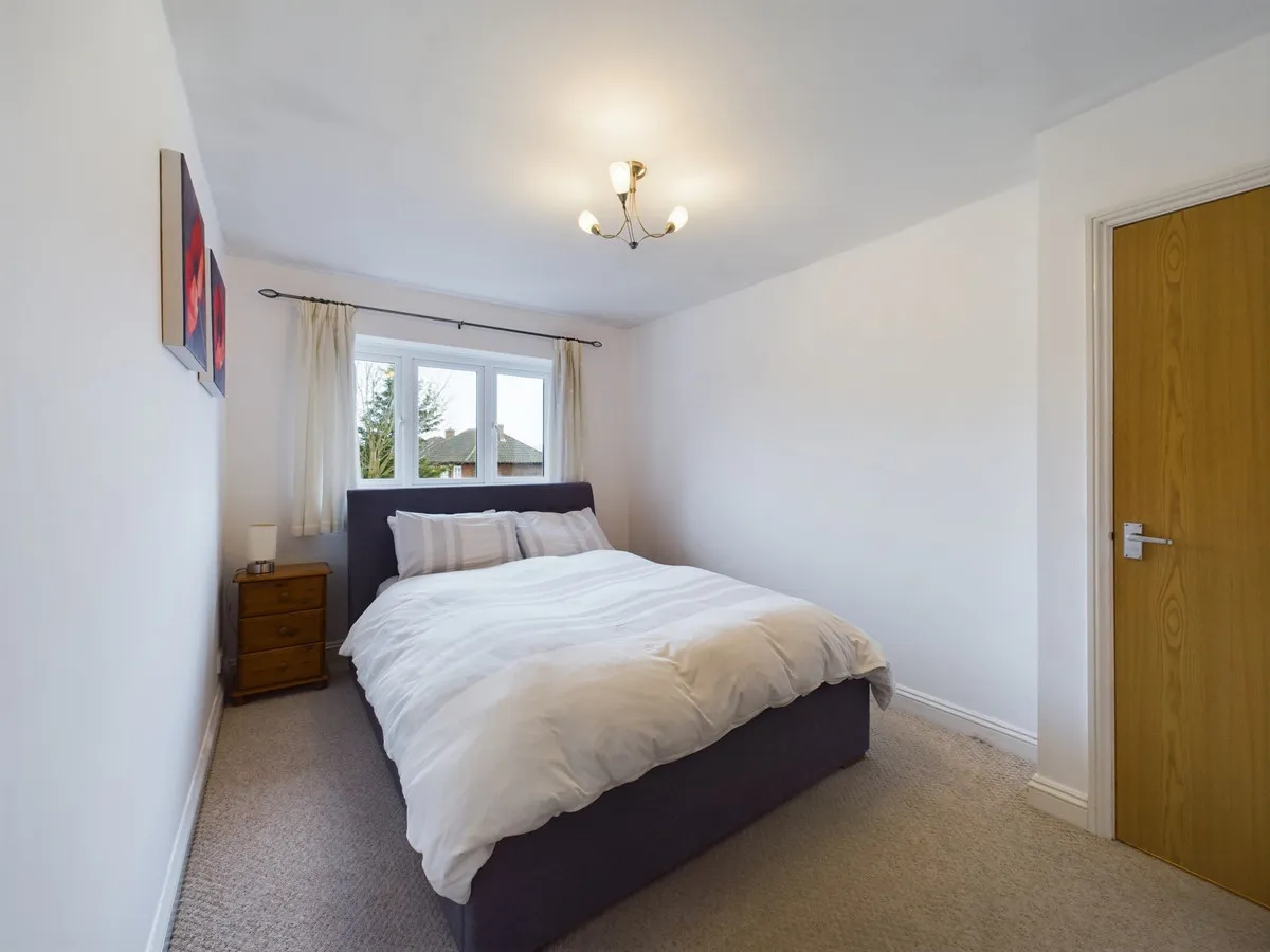Springfield Grove, Sunbury-on-thames, TW16, photo 10