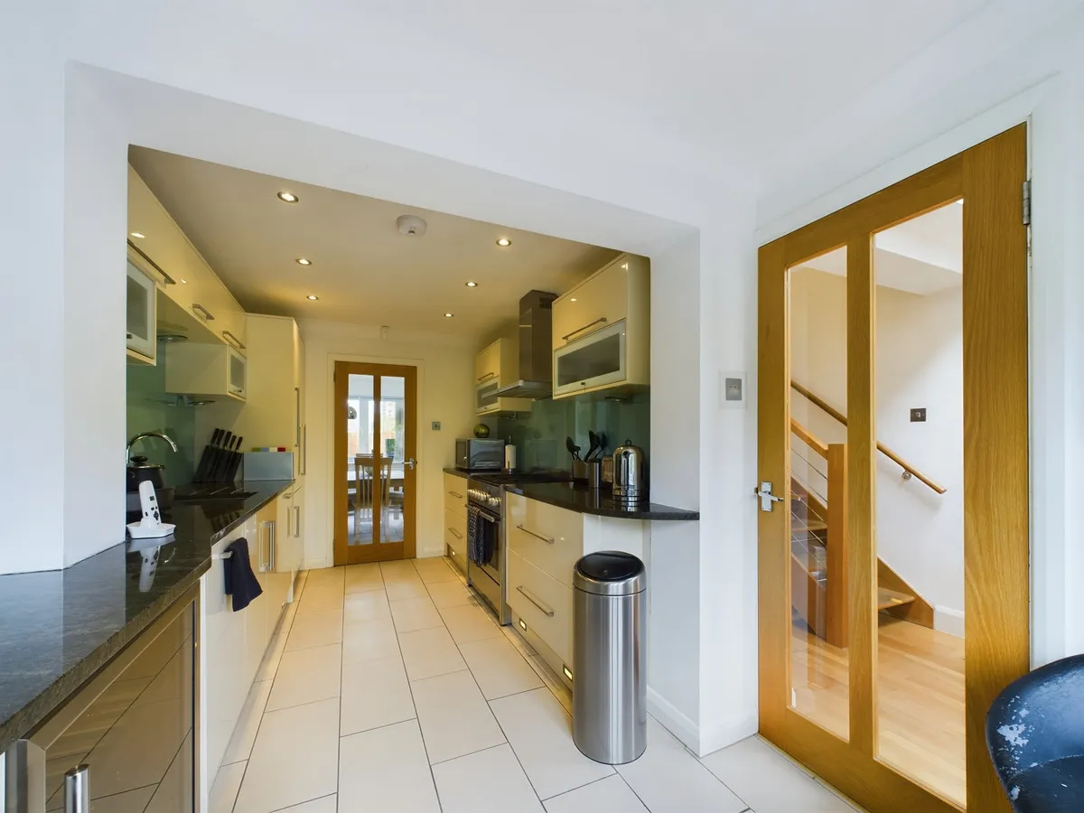 Springfield Grove, Sunbury-on-thames, TW16, photo 3