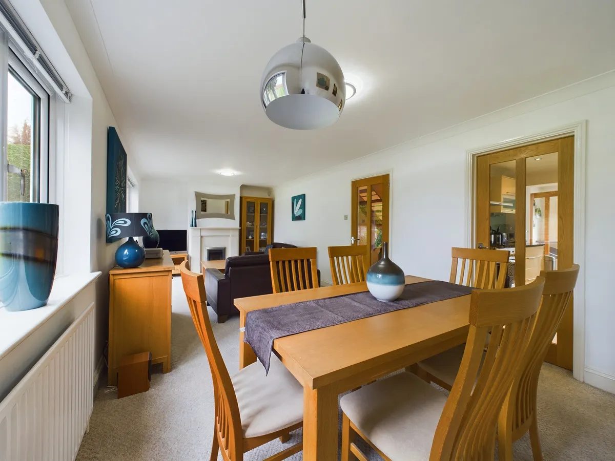 Springfield Grove, Sunbury-on-thames, TW16, photo 6
