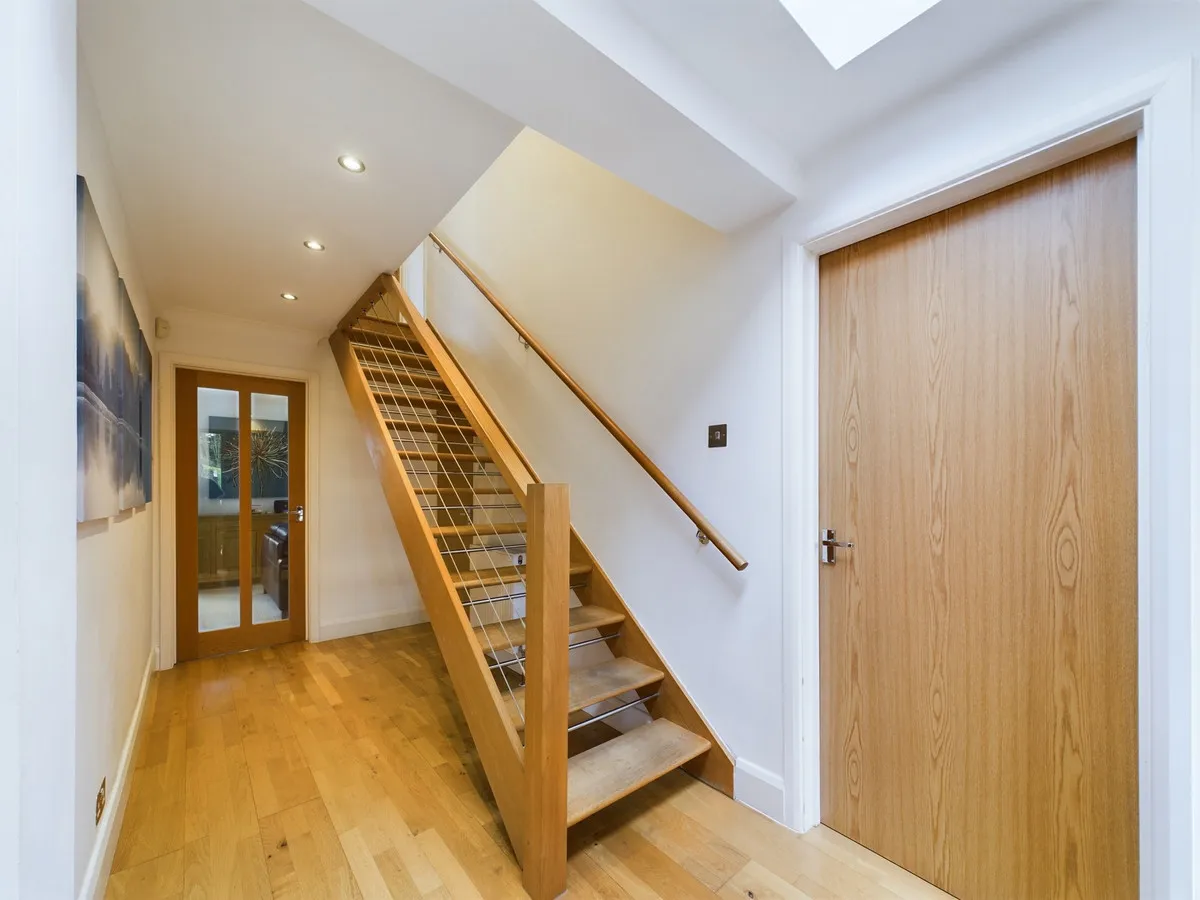 Springfield Grove, Sunbury-on-thames, TW16, photo 7