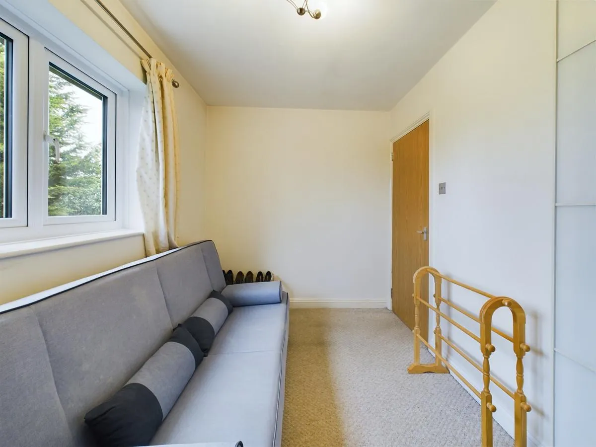 Springfield Grove, Sunbury-on-thames, TW16, photo 13