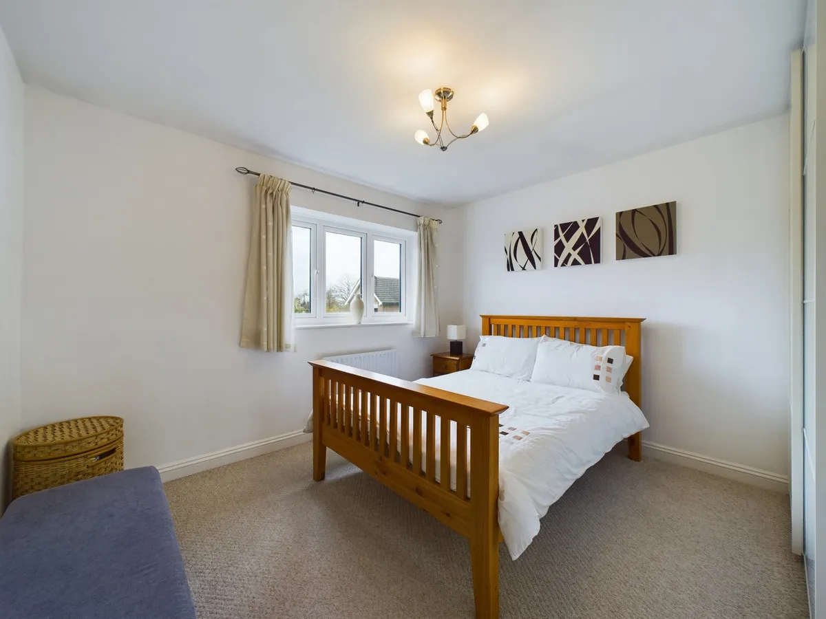 Springfield Grove, Sunbury-on-thames, TW16, photo 11