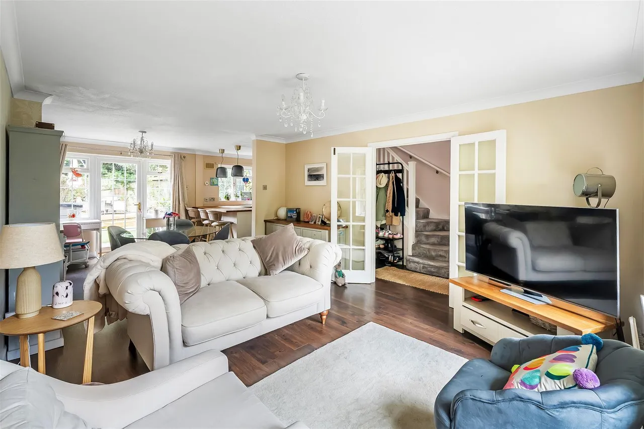 Wishford Court, Ashtead, KT21, photo 2