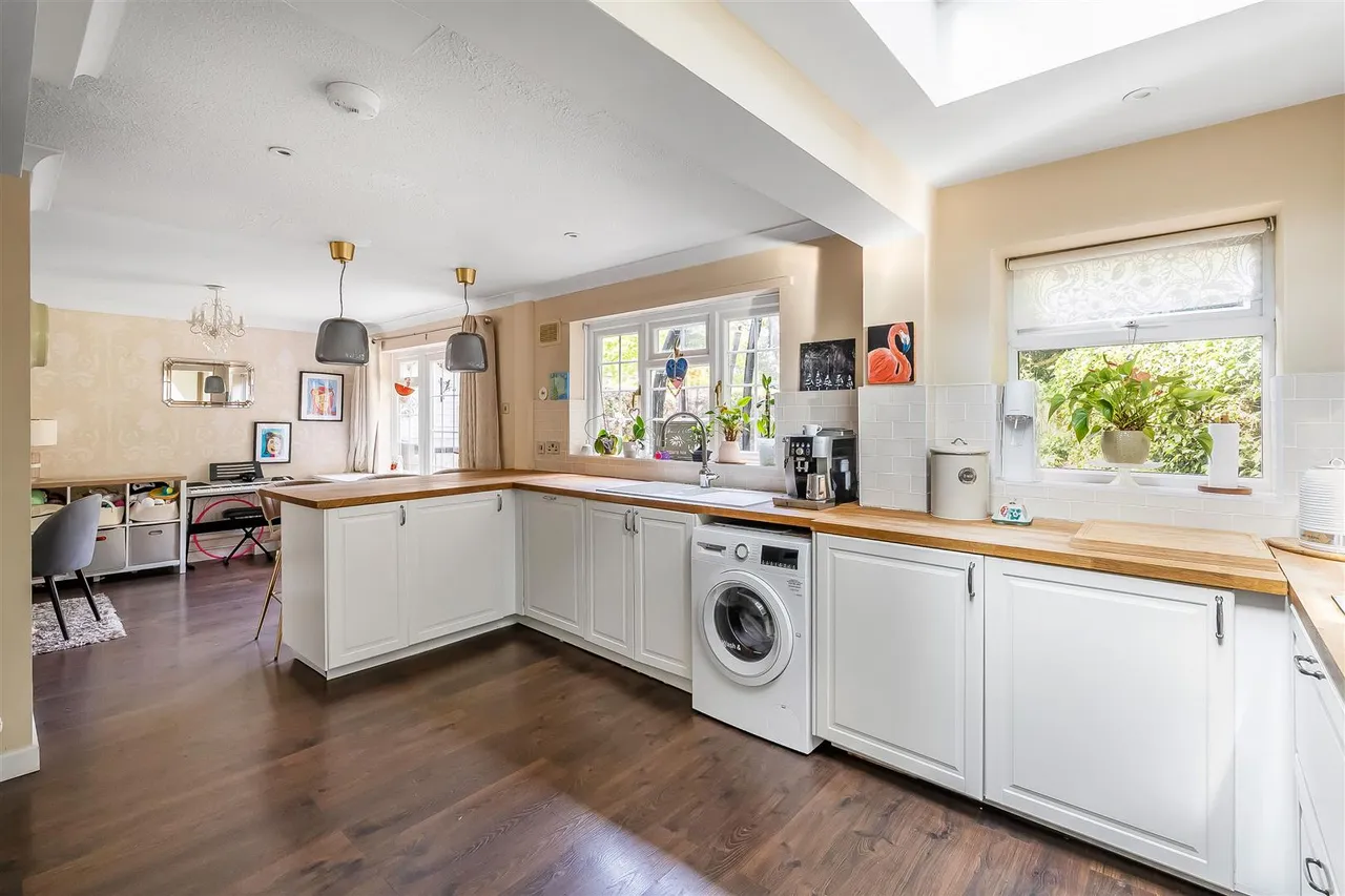 Wishford Court, Ashtead, KT21, photo 4