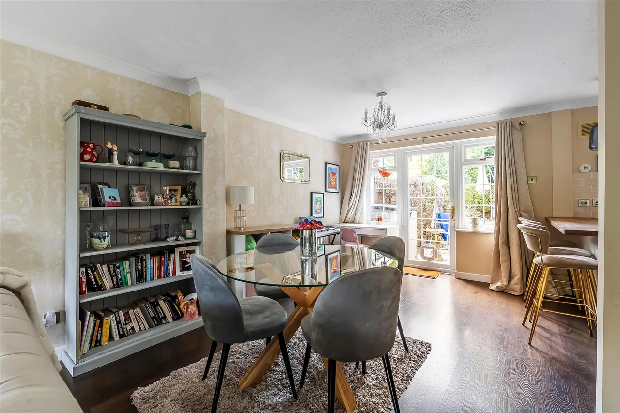 Wishford Court, Ashtead, KT21, photo 6