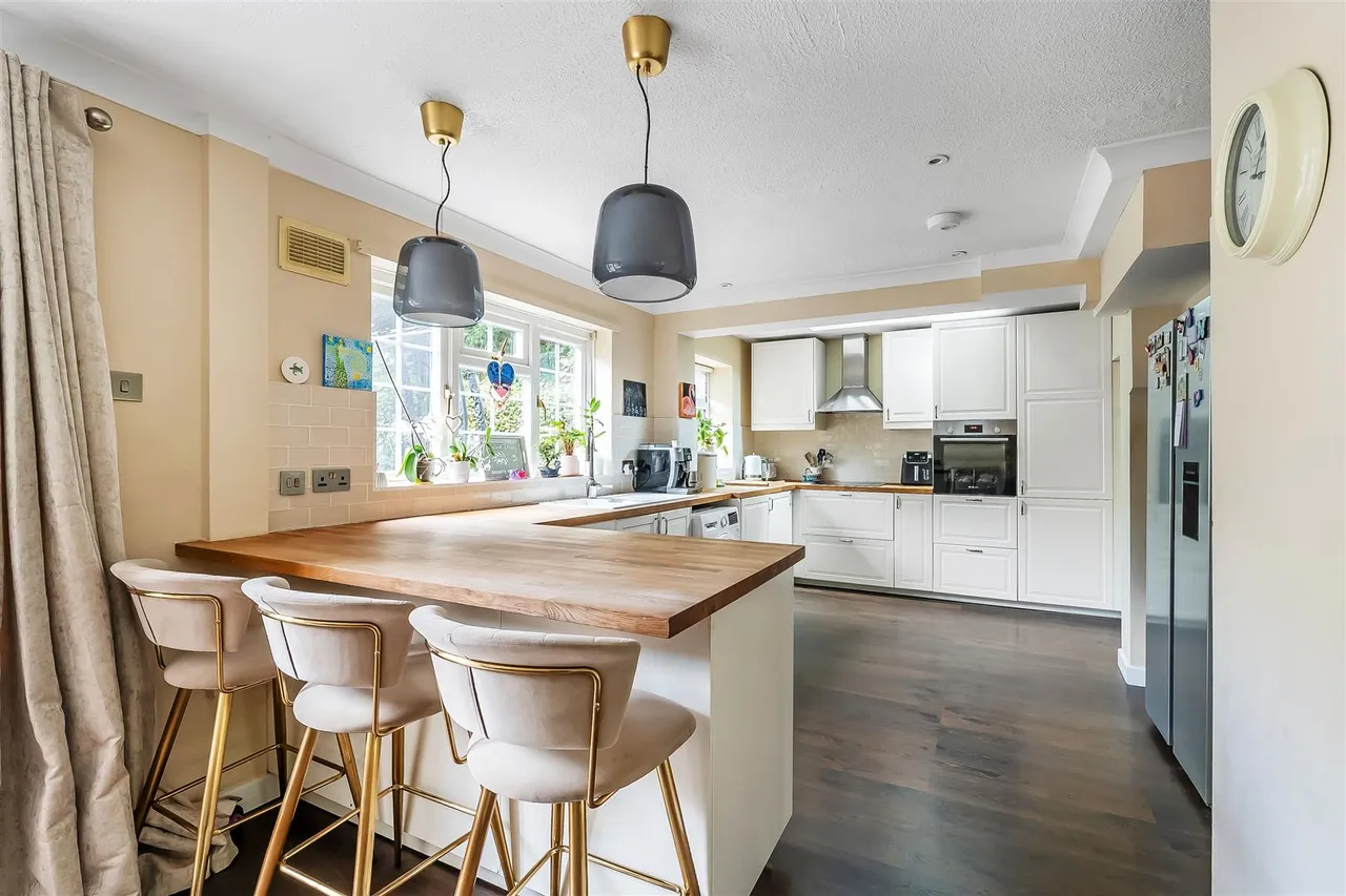 Wishford Court, Ashtead, KT21, photo 7