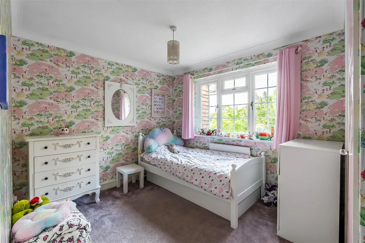 Wishford Court, Ashtead, KT21, photo 11