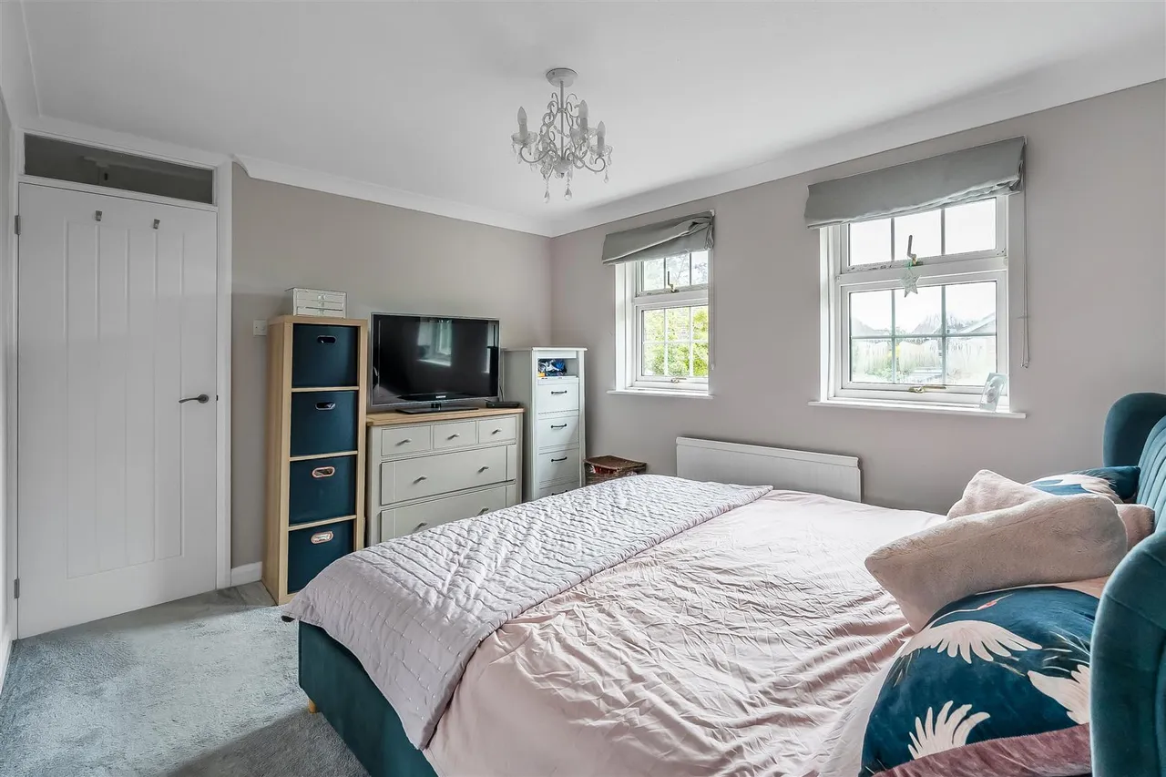 Wishford Court, Ashtead, KT21, photo 10