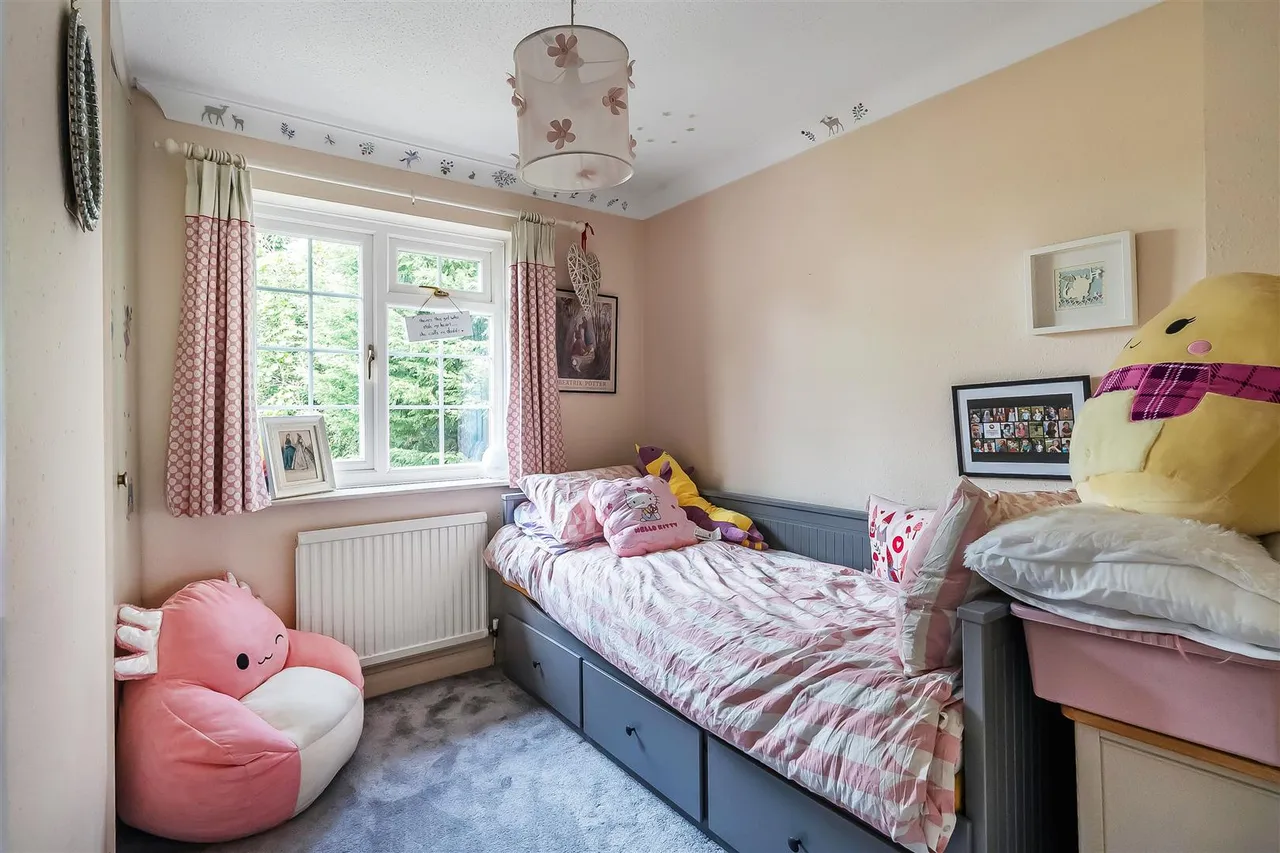 Wishford Court, Ashtead, KT21, photo 12