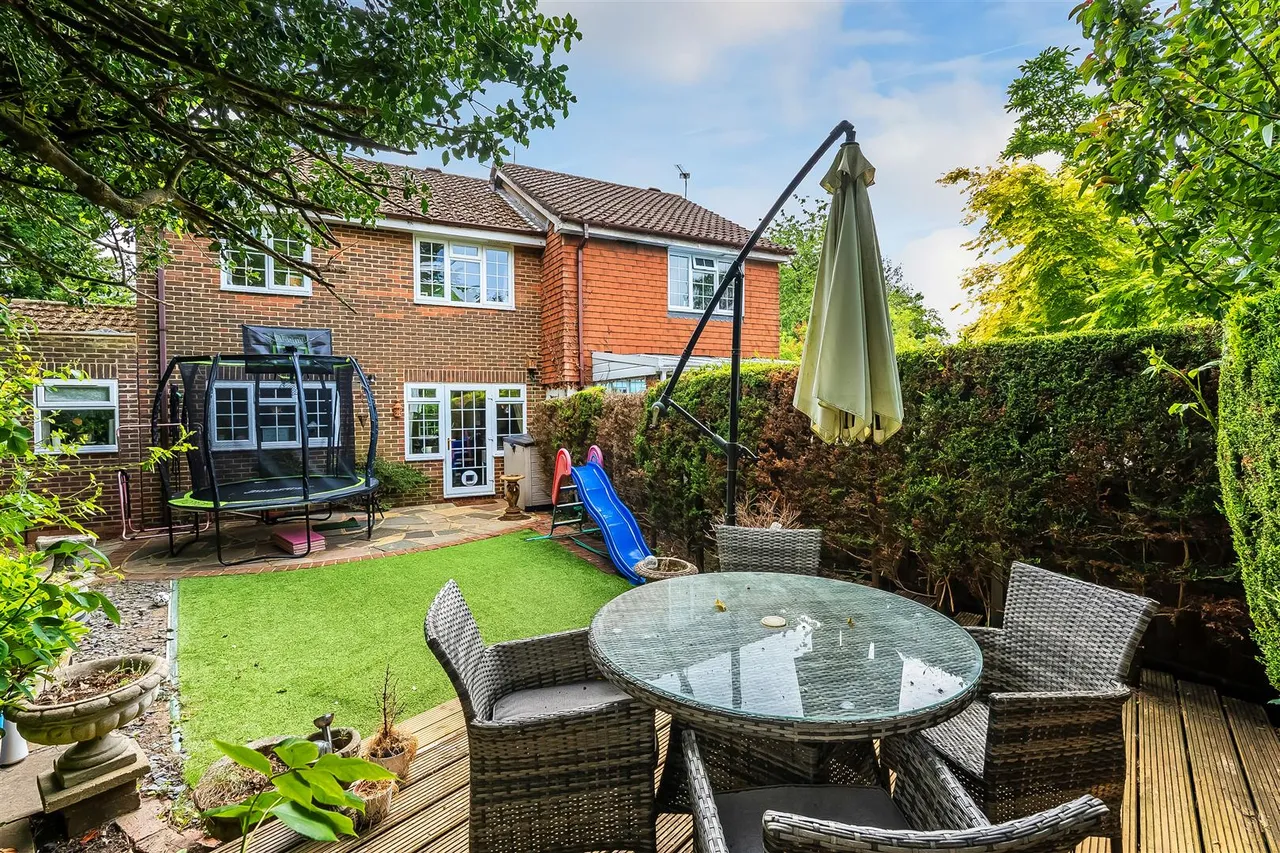 Wishford Court, Ashtead, KT21, photo 16