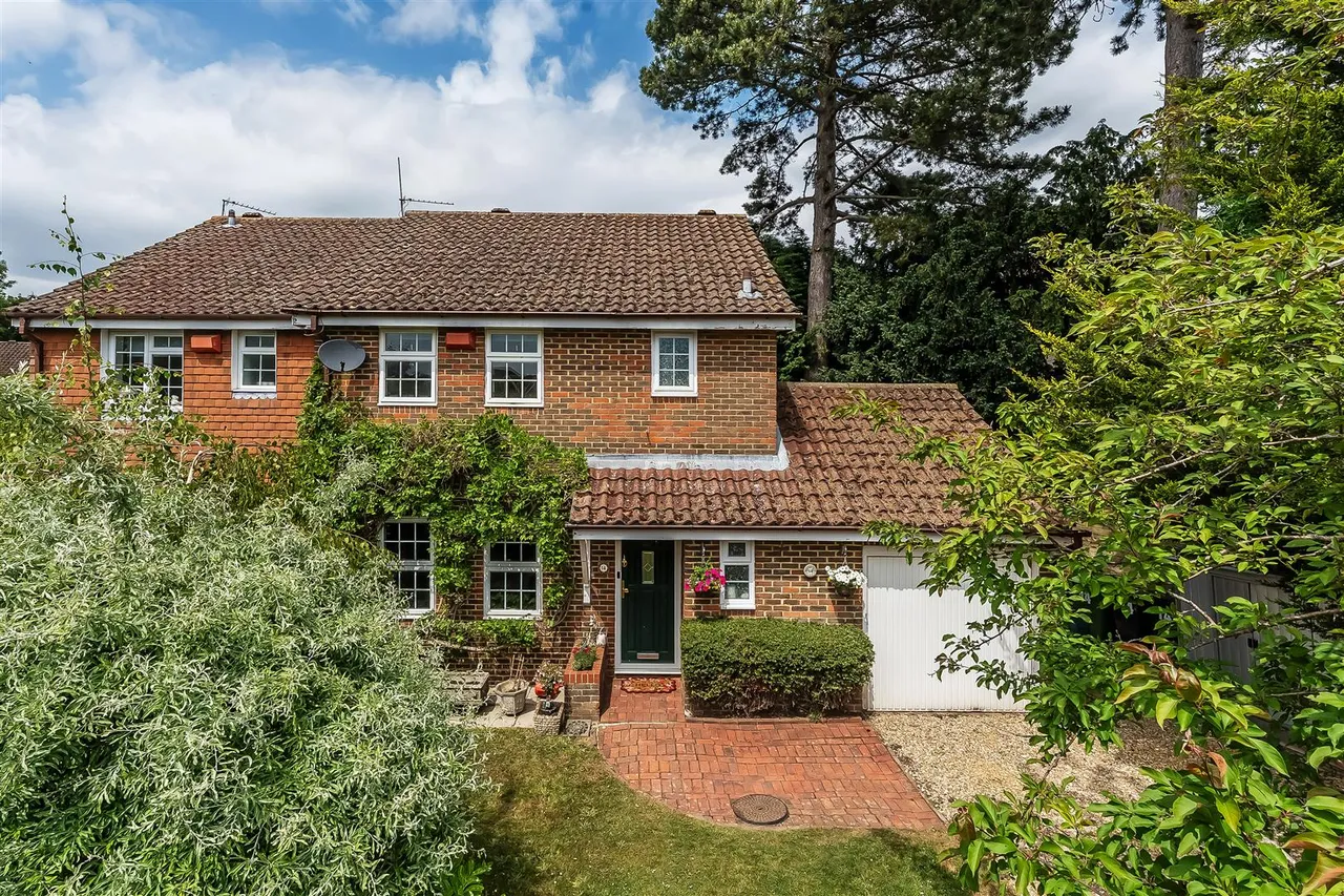 Wishford Court, Ashtead, KT21, photo 20