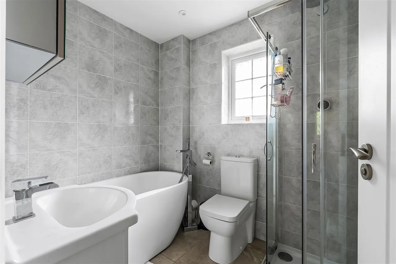 Wishford Court, Ashtead, KT21, photo 14