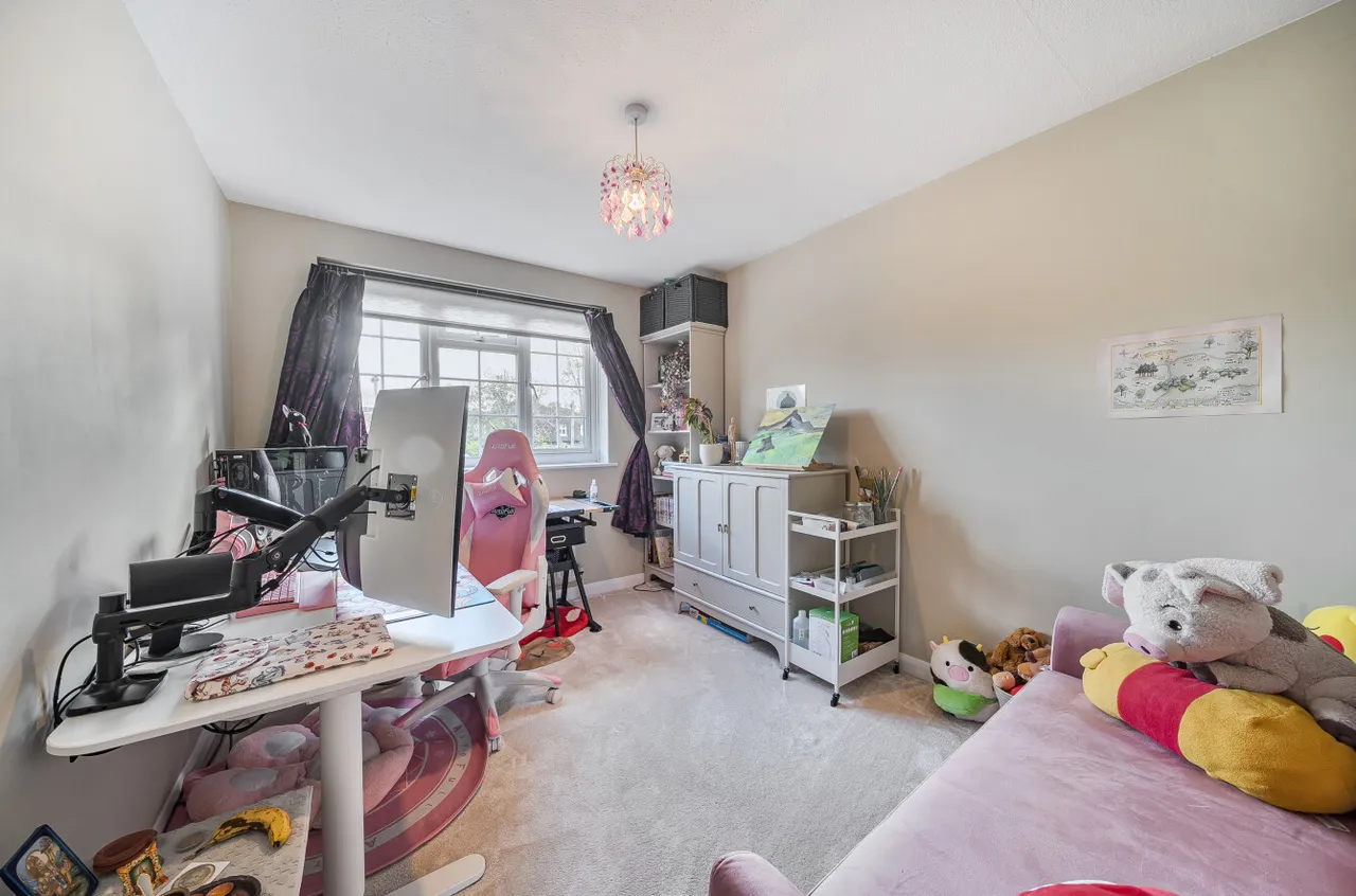 Hazel Avenue, Farnborough, Hampshire, GU14 0HB, photo 10