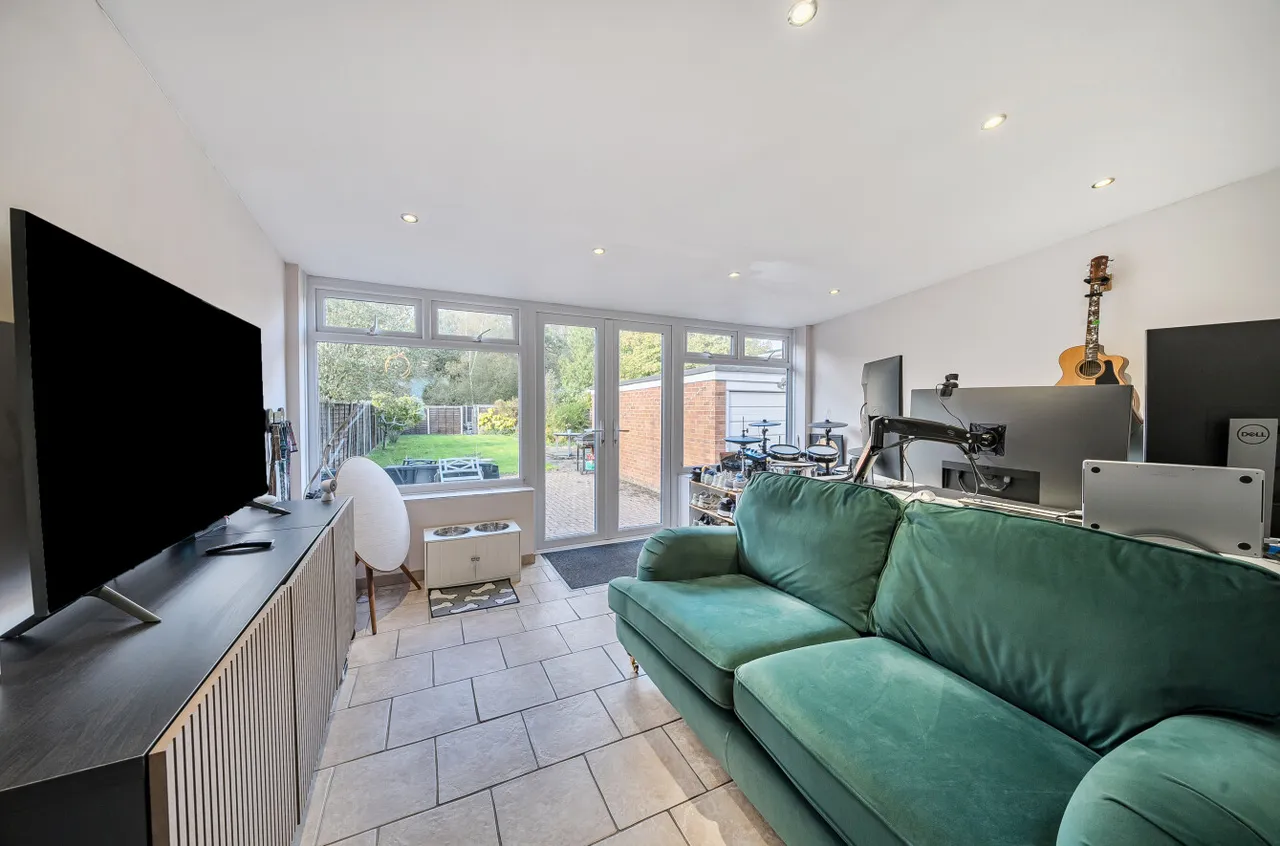 Hazel Avenue, Farnborough, Hampshire, GU14 0HB, photo 7