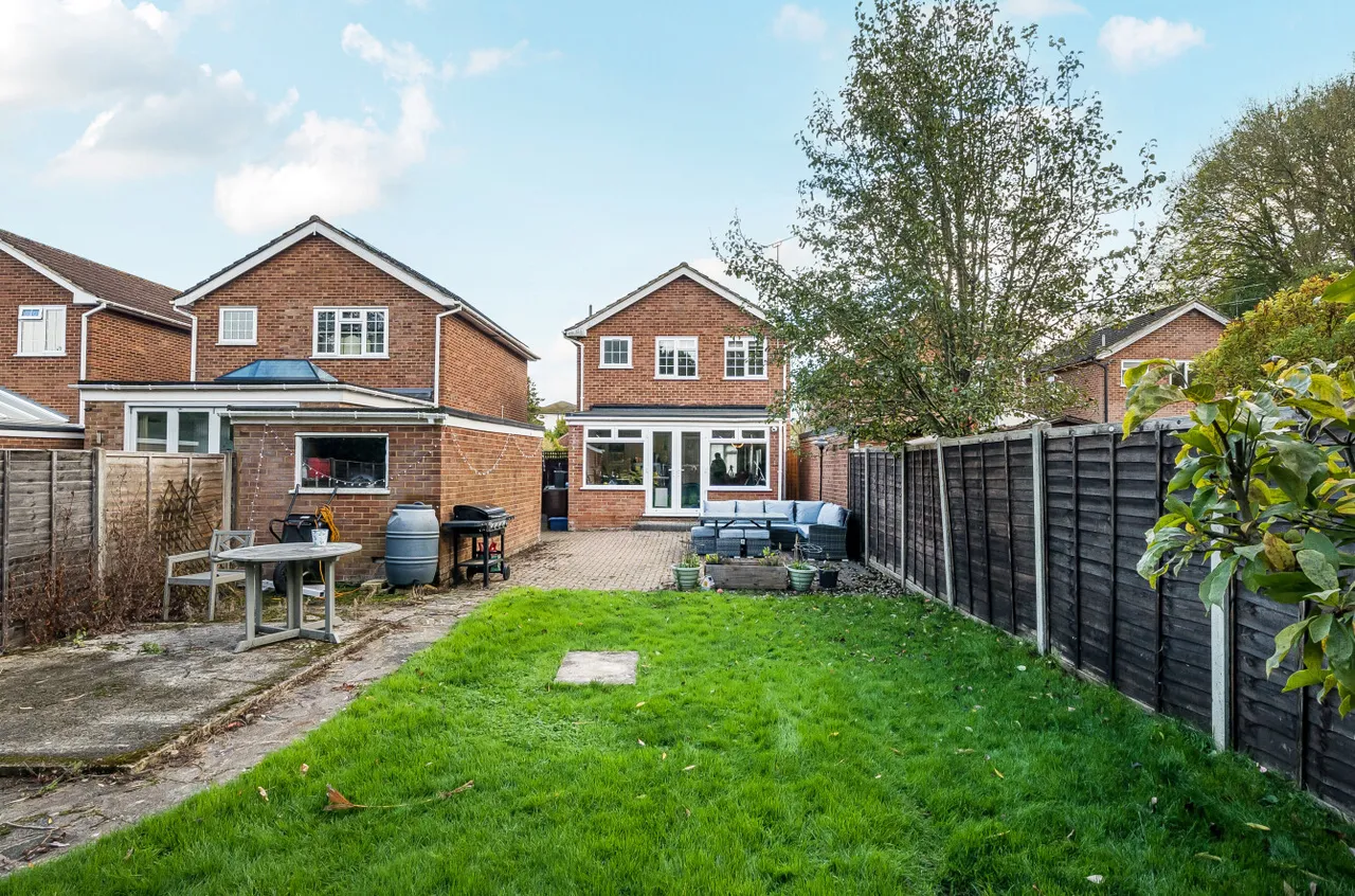 Hazel Avenue, Farnborough, Hampshire, GU14 0HB, photo 12