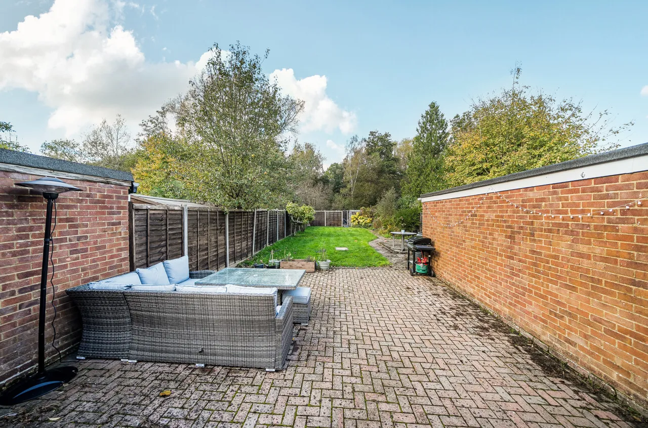 Hazel Avenue, Farnborough, Hampshire, GU14 0HB, photo 11