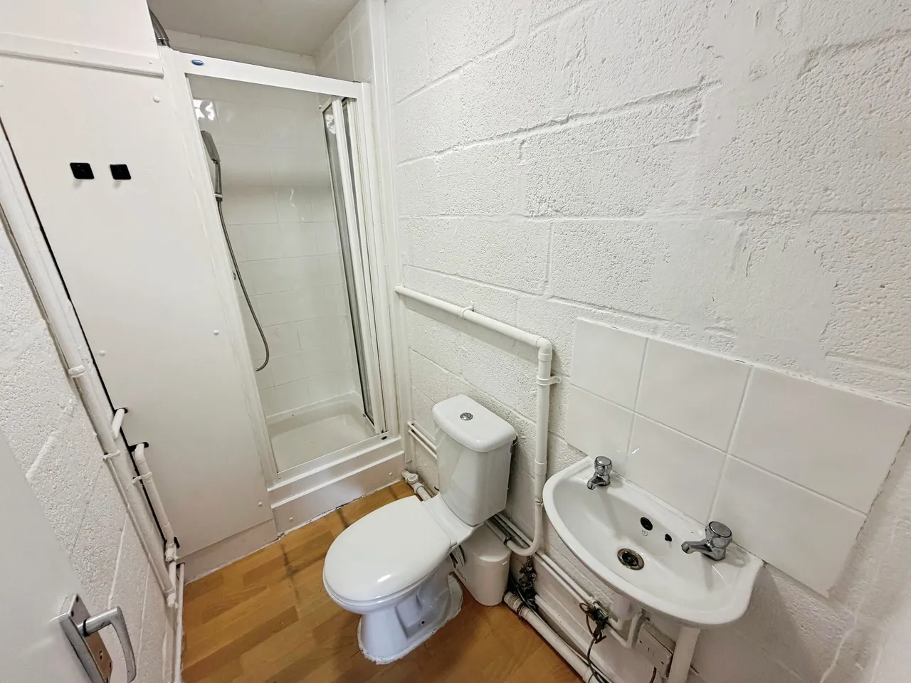 Leighton Peterborough, PE2, photo 5