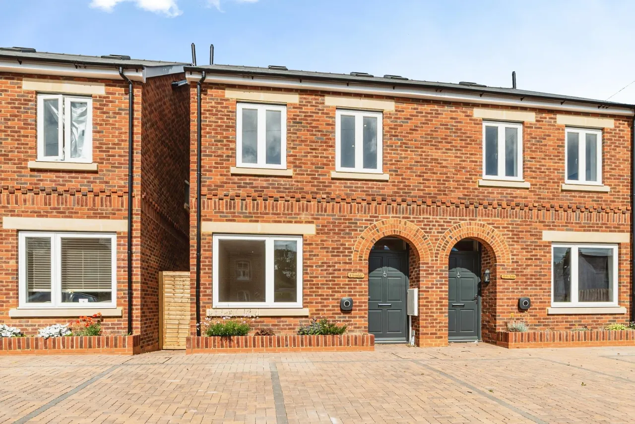 3 bed house for sale, Windmill Road, Reading, RG7