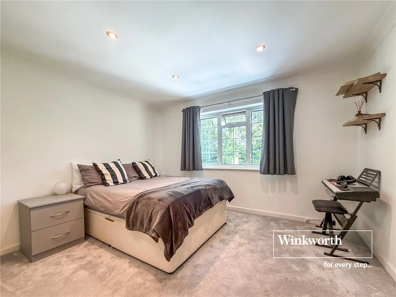 Sarum Avenue, West Moors, Ferndown, Dorset, BH22, photo 4