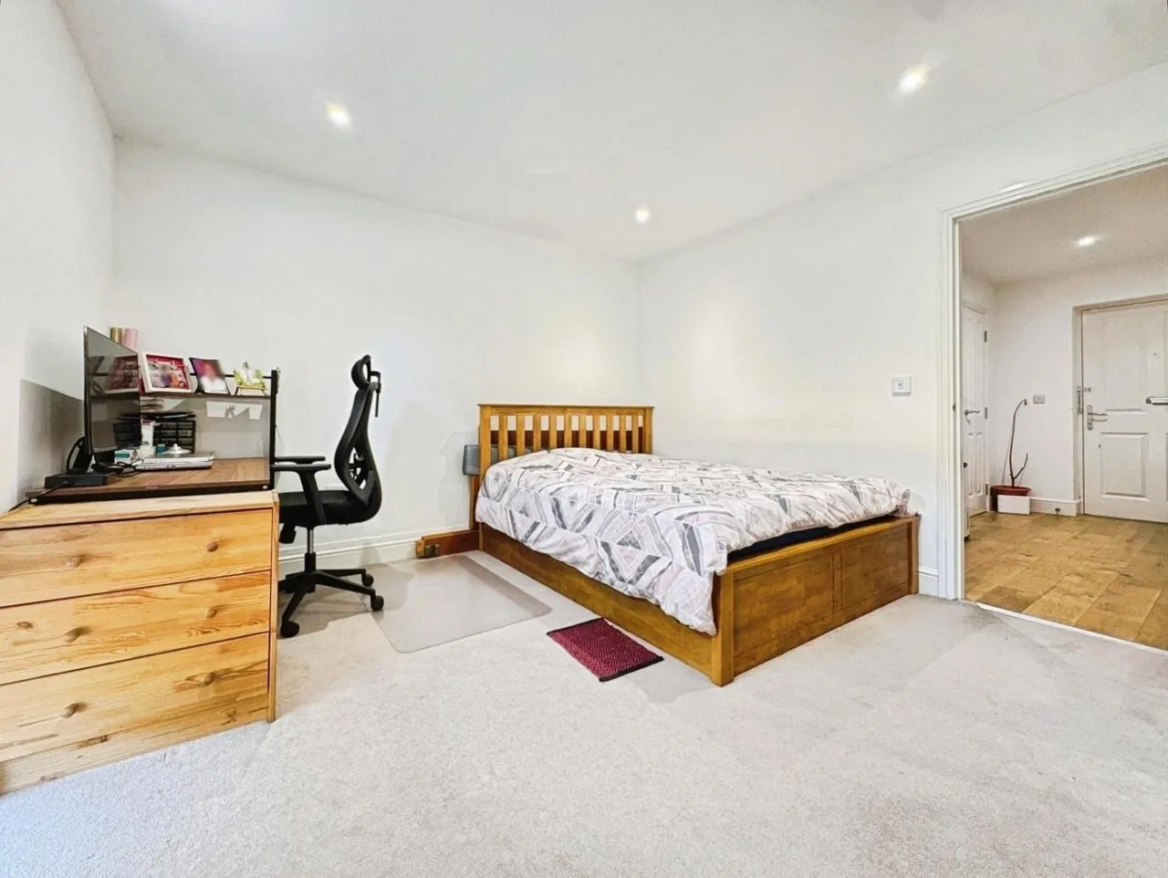 Exchange Close, Aldershot, Hampshire, GU11 2FD, photo 4