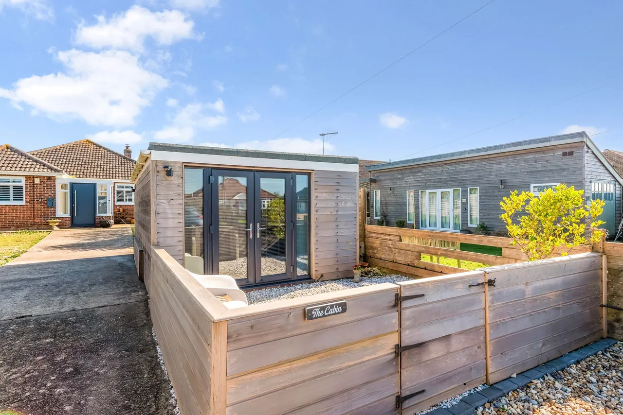 West Front Road, Pagham, PO21, photo 8