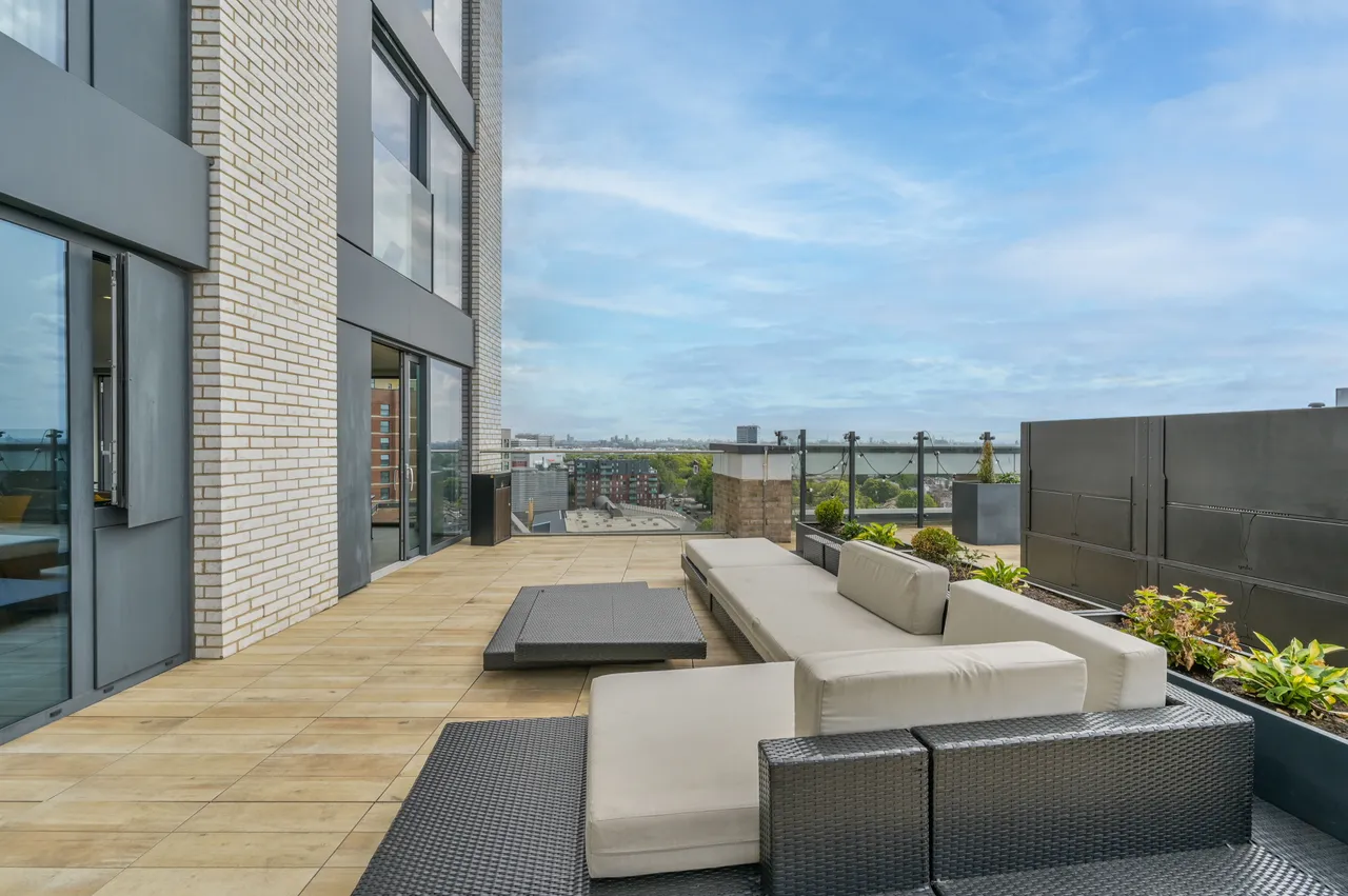 Brentford, TW8, photo 39