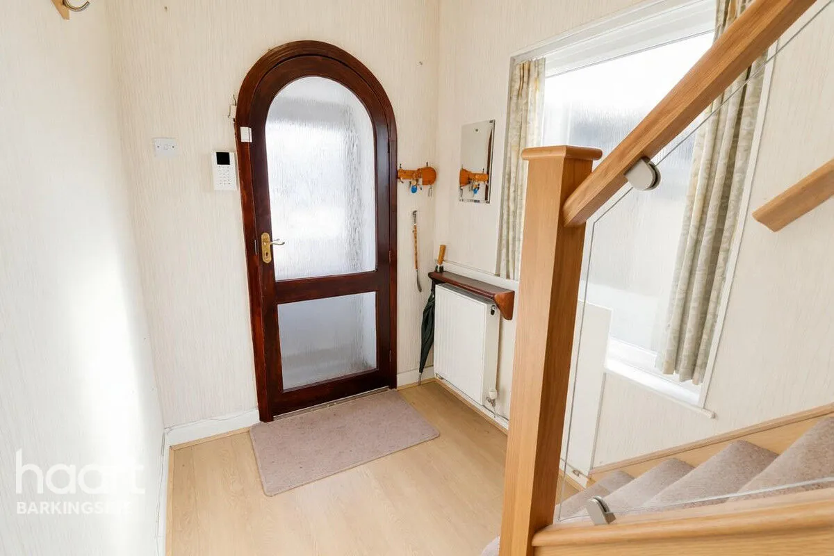 Strafford Avenue, Clayhall, IG5, photo 2