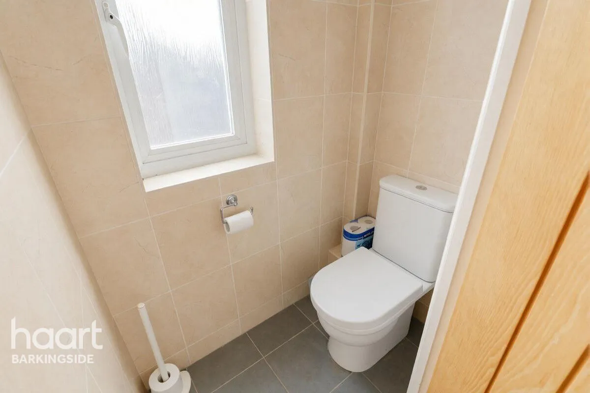 Strafford Avenue, Clayhall, IG5, photo 12