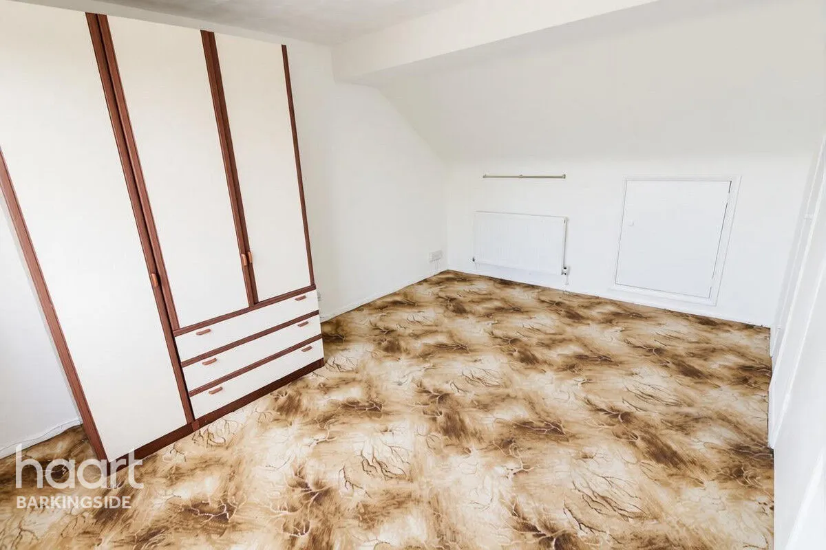Strafford Avenue, Clayhall, IG5, photo 13