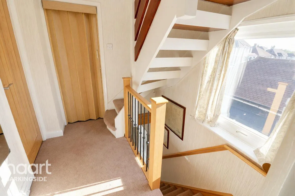 Strafford Avenue, Clayhall, IG5, photo 7
