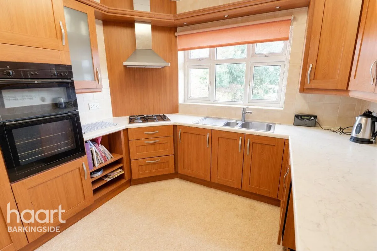 Strafford Avenue, Clayhall, IG5, photo 5