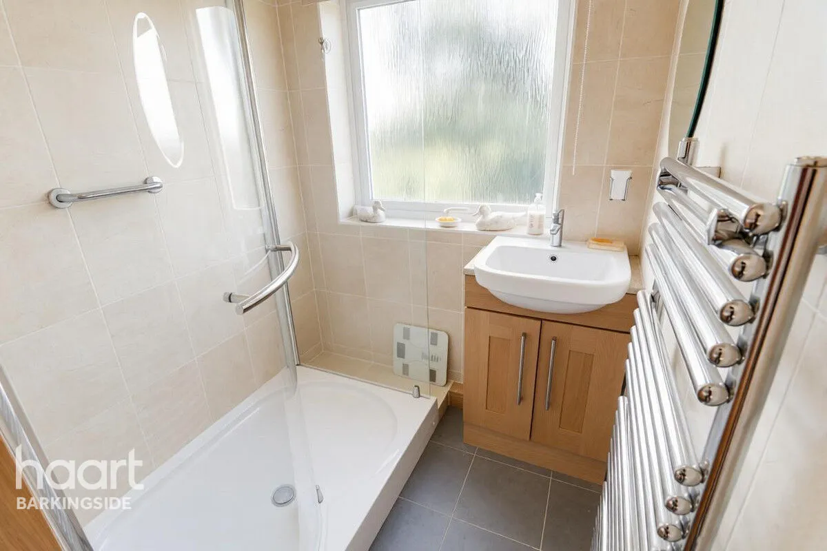 Strafford Avenue, Clayhall, IG5, photo 11