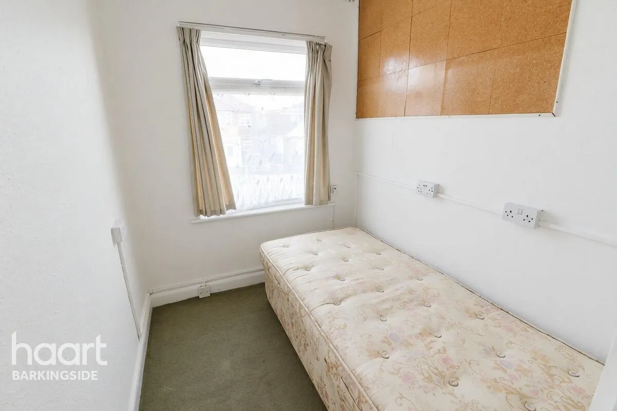 Strafford Avenue, Clayhall, IG5, photo 10