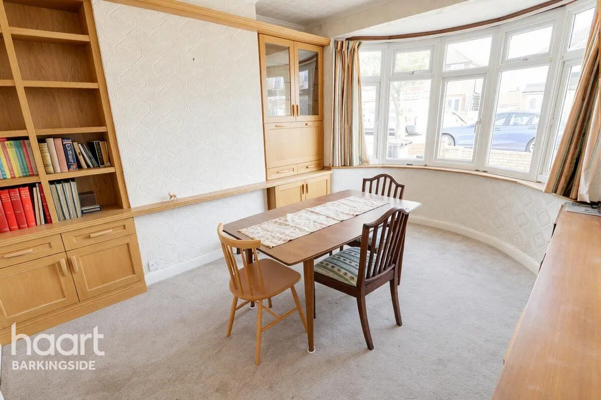 Strafford Avenue, Clayhall, IG5, photo 3