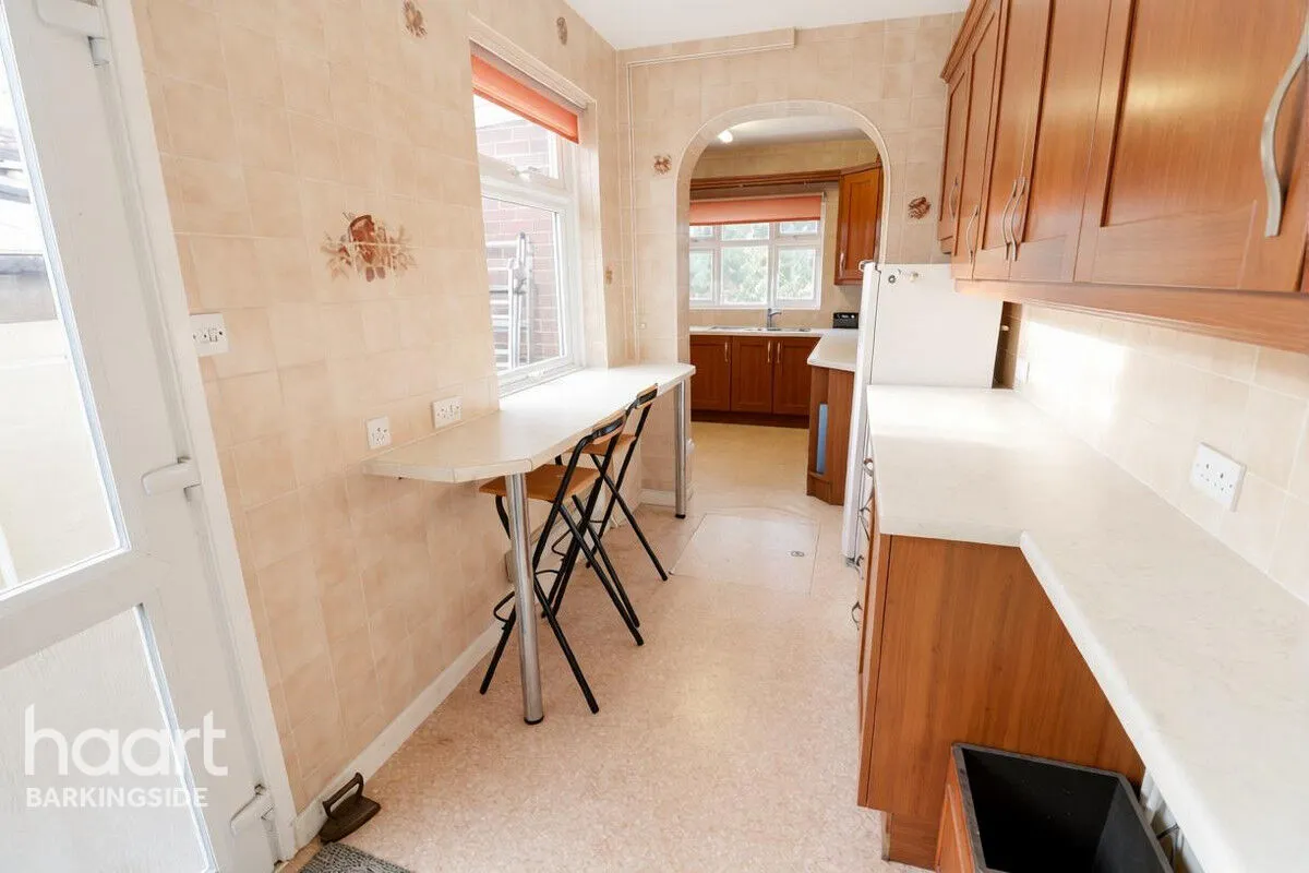 Strafford Avenue, Clayhall, IG5, photo 6